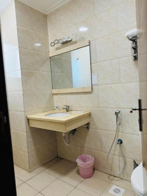 Al Hayat Suites Apartment Manama Extérieur photo